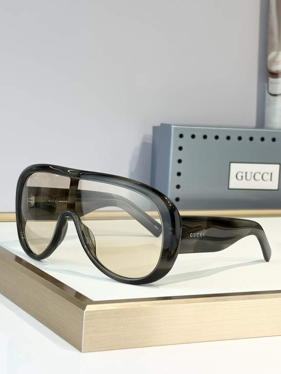 Picture of Gucci Sunglasses _SKUfw79722003fw